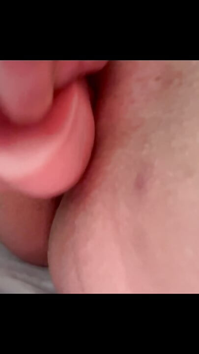 Δες με να κάνω ντους, να δαχτυλίζω το μουνί μου, να κάνω δονητή και να χύνω