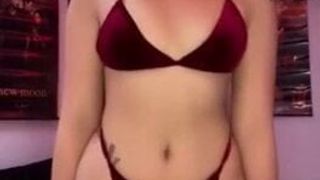 ปล่อยให้หุ่นบิกินี่สุดฮอตของ pjay reyes เลอะเทอะ