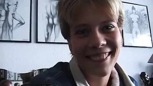 Sarışın sürtük parmaklıyor