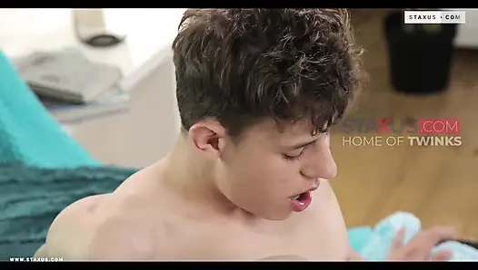 Staxus :: Jonny Montero ve Ollie Barn