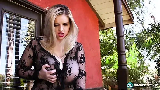 Ini adalah hari yang sempurna untuk menonton Codi Vore semok codi vore meraba memeknya yang berbulu