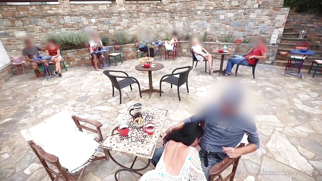 レストランでお前とヤってやるって賭けてる??