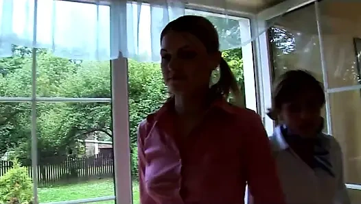 Горячих Крошок Трахнули Игрушками И Дико Трахнули На Диване