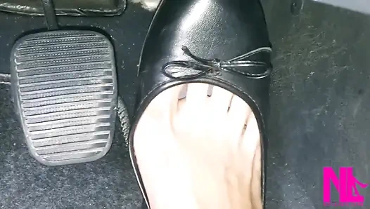 Ревинг в черных квартирах босиком