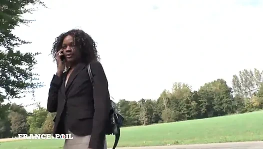 Pantat cewek jalang kulit hitam ini dientot habis-habisan sampai dicrot di dalam sama karavan