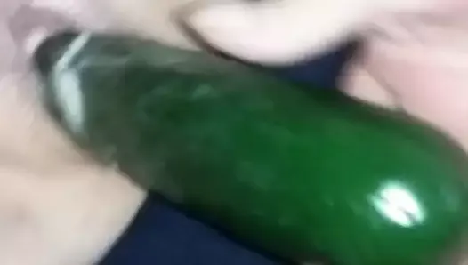 Mature bbw fucks Cucumber