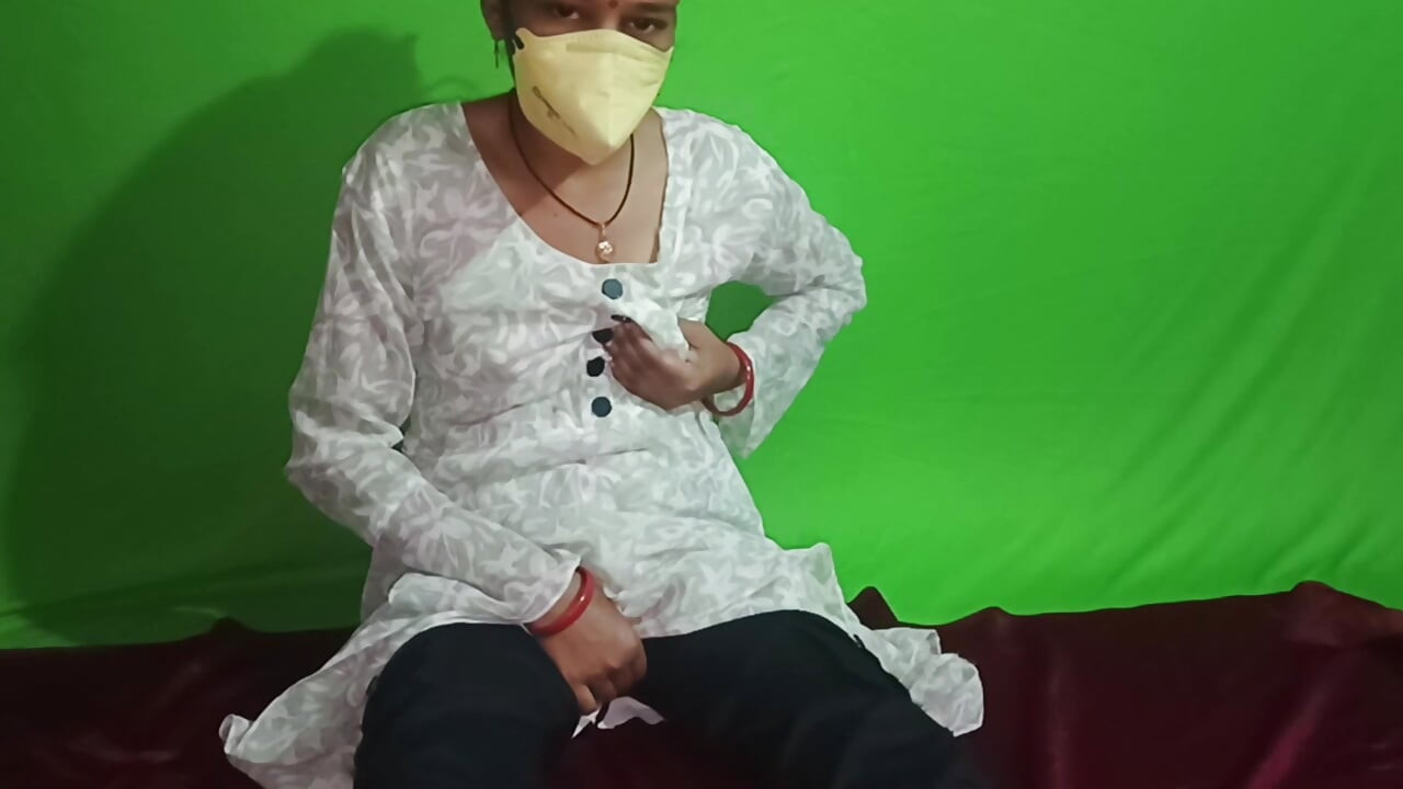 Sudha Bhabhi, a resident of Lucknow, took off her frock and showed off her frock.