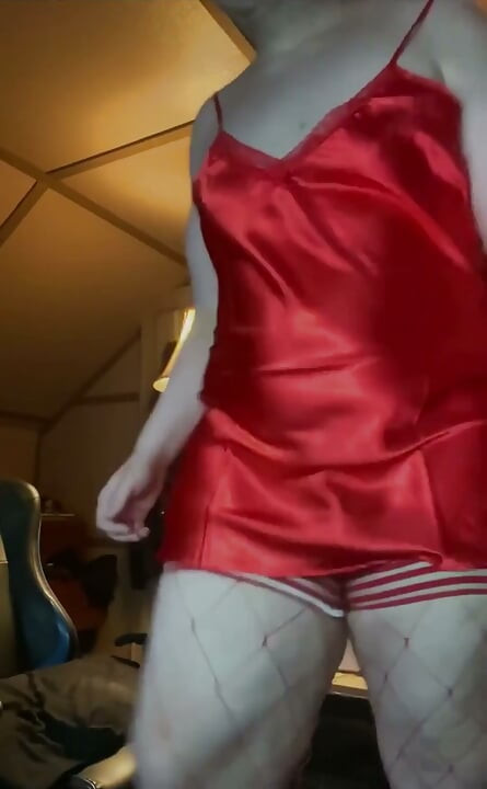 Short ass shaking, then some caged penis and dildos.
