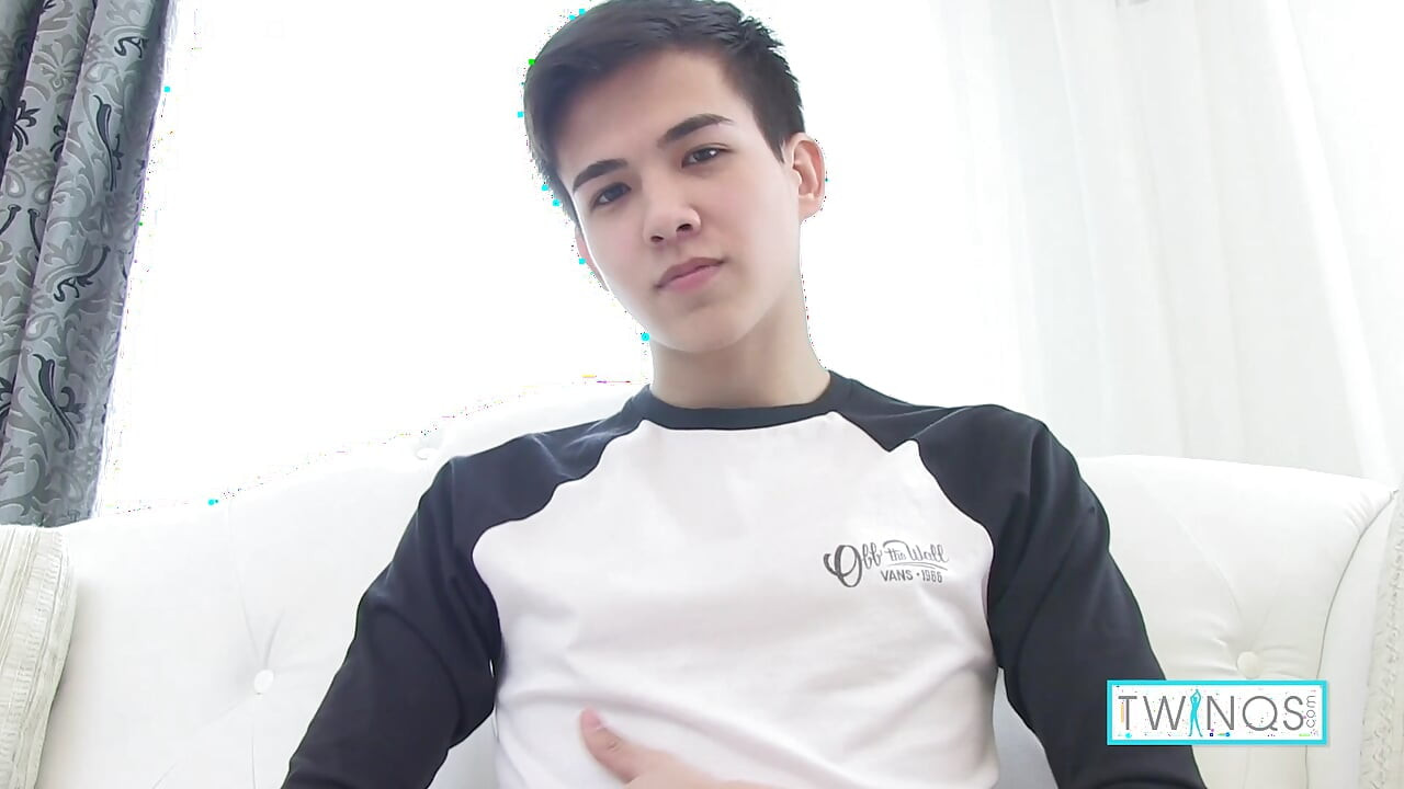 Horny Xander X Jerking Off His Sweet Meat Until Cumming!