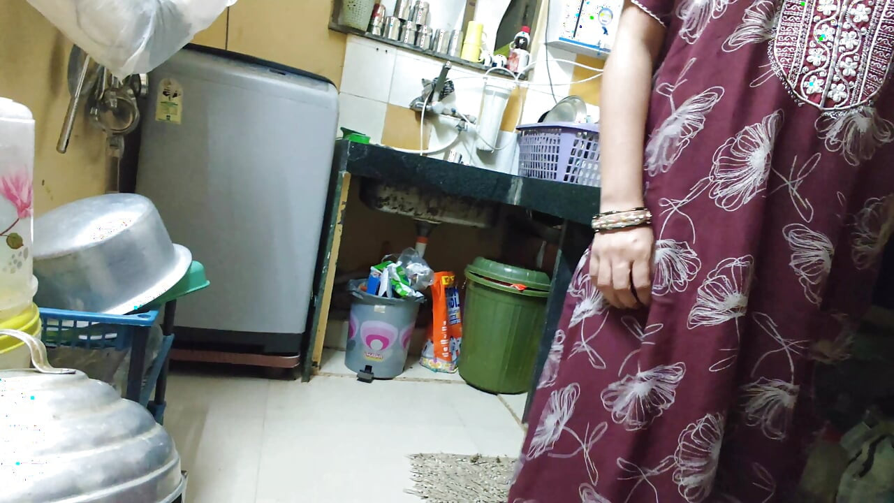 Bhabhi ne devar ko toilet karwa kar chudai karai