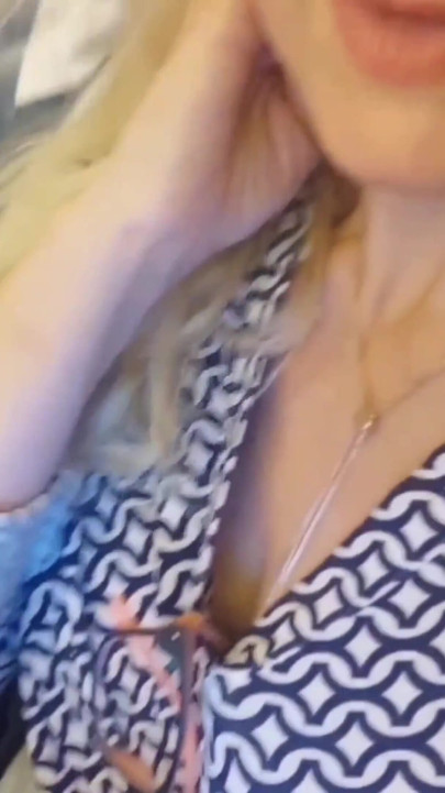 Moden blond kone liker oralsex