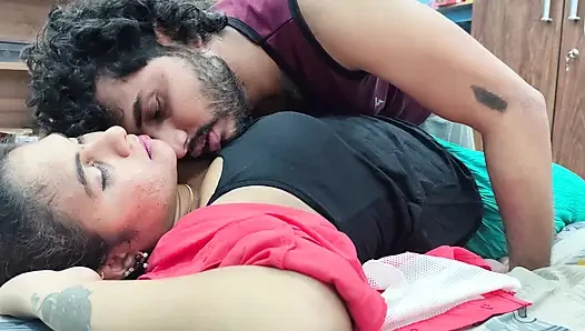 Yatakta koltuk altı yalama ve göbek yalama romantizmi ile dudak kilidi