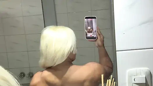 Латина с лютыми большими сиськами жестко нагибается