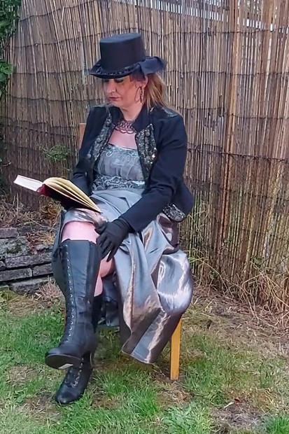 Victorian Fiddle कामुक Neelala अभिनीत