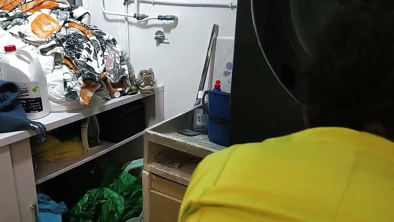 I hired a MILF maid and she's very naughty, I love seeing that ass, I couldn't and I end up fucking her
