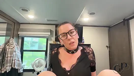 Ücretsiz kullanım üvey anne üvey oğluyla ilgili her şeyi yapıyor