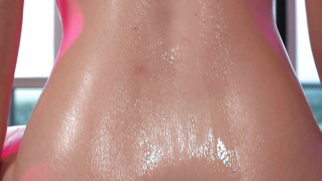 Caliente morena twerks desnuda cubierta de aceite en mesa de masaje