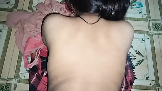 Kakak ipar dengan senang hati memanggilnya ke kamarnya dan meniduri doggy style-nya.