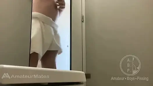 Amateur Caught Pissing Handsfree in Public Toilet