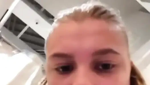 Lovense Alışveriş Merkezi'nde oynuyor