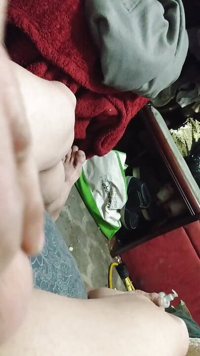 Seksi devojka baca!