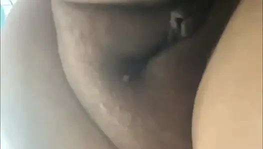 Kencing di depan kamera