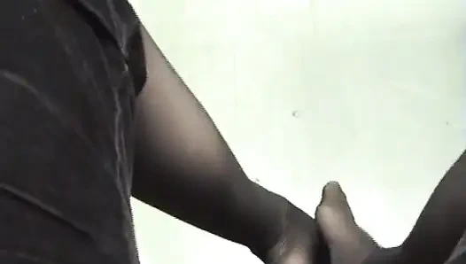 Раздевание попки в офисе