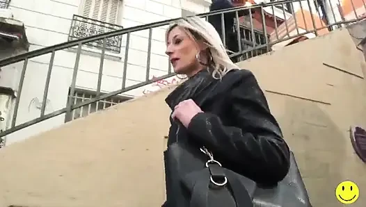 Милфу-блондинку разобрали Max и Jack