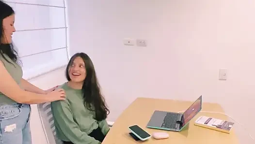 Ich begrapschte sie und fasste die Brüste meiner besten Freundin an