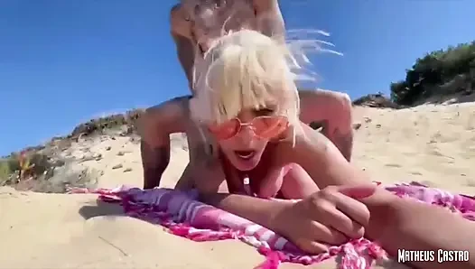 Aku ngentot turis latina di pantai umum portugal