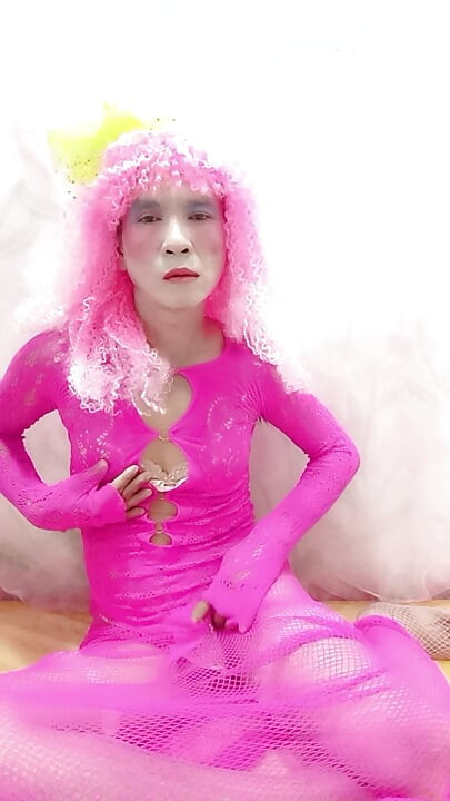 Oanh Le transgender wearing a sexy dress to take a selfie