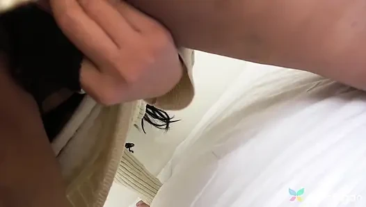 Riho Machida seksi iç çamaşırıyla bizimle oynamak için kostümünü çıkarıyor