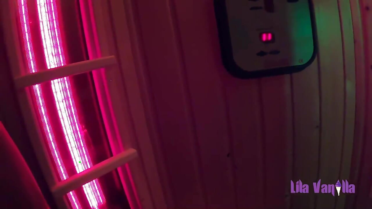 Sueca loira com peitos grandes bbc boquete desleixado Sauna