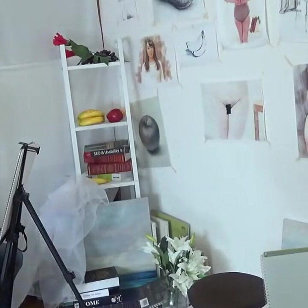 Udata žena angažirana kao goli umjetnički model koja nije mogla ostati profesionalna - 1