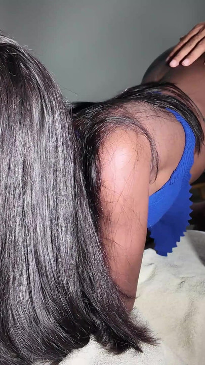 Winzige Schwarze Muschi Mit Sperma Gefüllt