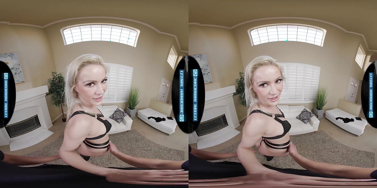 LETHAL HARDCORE VR - napalona żona z sąsiedztwa CHERRY KISS wita cię w sąsiedztwie z jej cipką