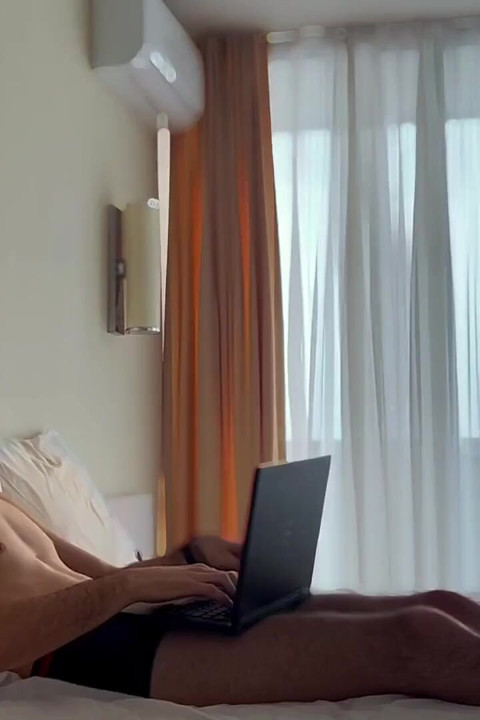 Sevimli adam gerçekten sikişmek istiyor