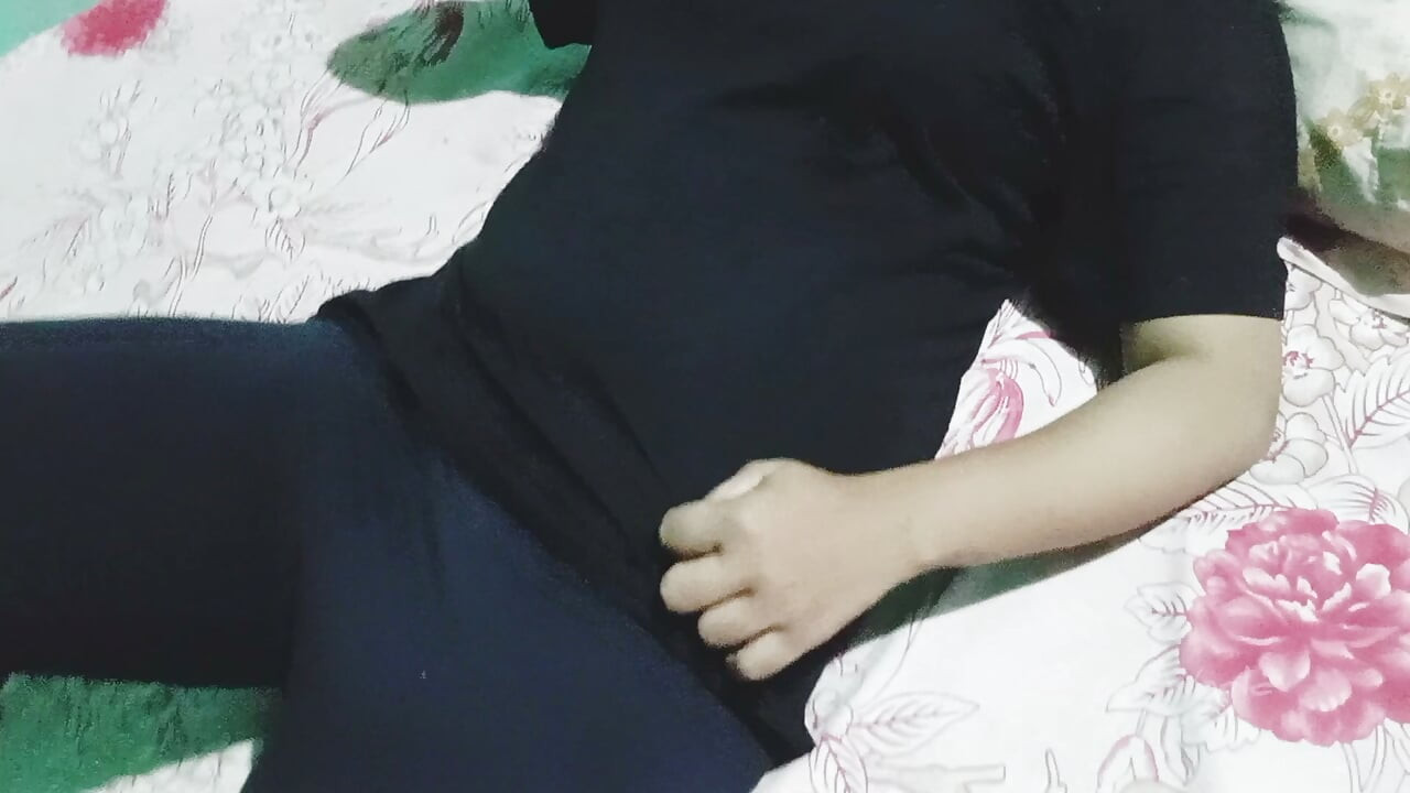 Hot Bhabhi Show her hot Boobs and pussy