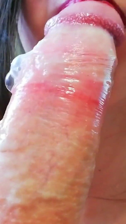 Momen wajib dibagikan dari "Blowjob yang sangat ceroboh dengan air mani di mulut close-up"