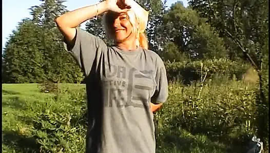 Busty blonde mature pussy toying and drilling it with banana