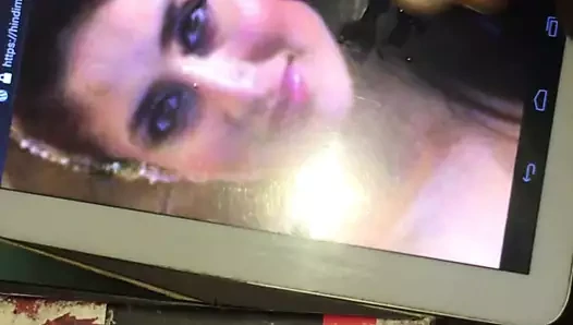 Boşalmak yüz haraç için kareena raand