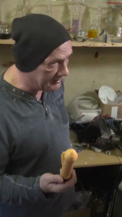 Fuer die neuen Dildo Batterien einmal von Onkel Egon gefickt | Clip 1