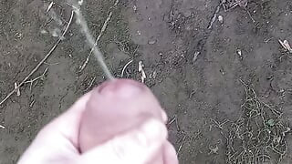 Pee in the nature