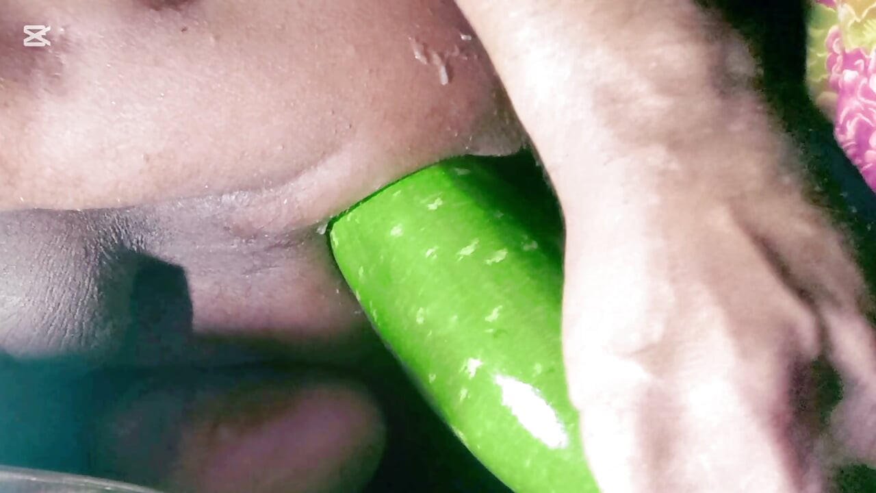 用手肏屁眼。