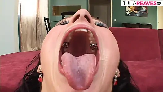 Gianna gırtlağını derinden siktiriyor