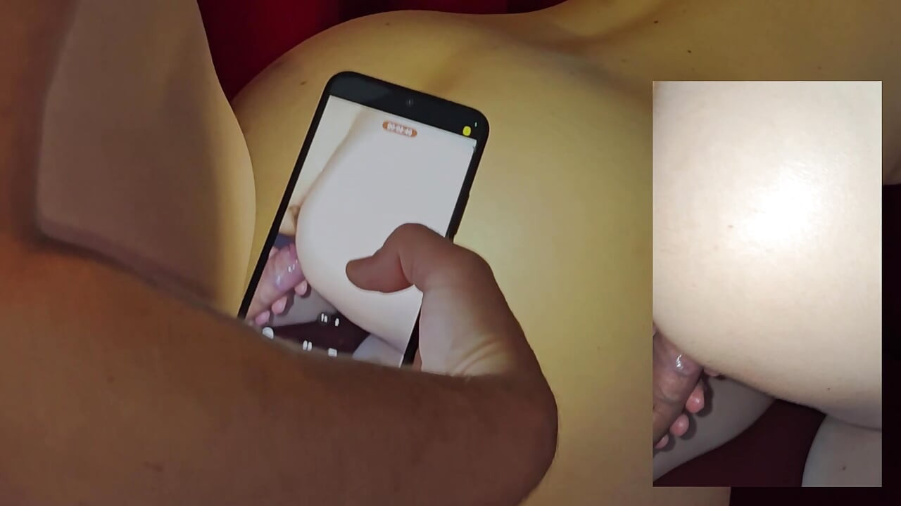 Hotwife MILF får glas analplug indsats i sin bubblebutt, før hun kneppes hårdt med plug stadig i røven