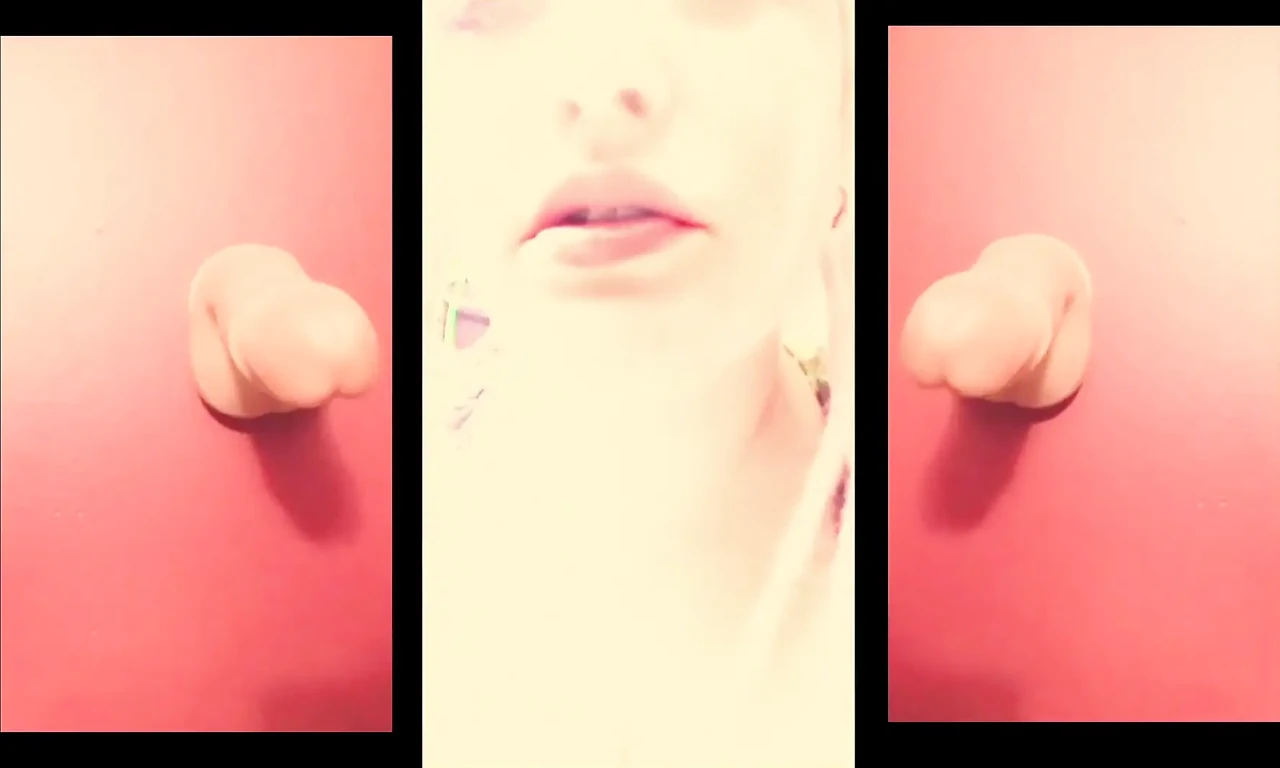 你的女朋友发现你在看色情片, 所以她吐给你吐口水, 一言不发地打你的邦纳耳光