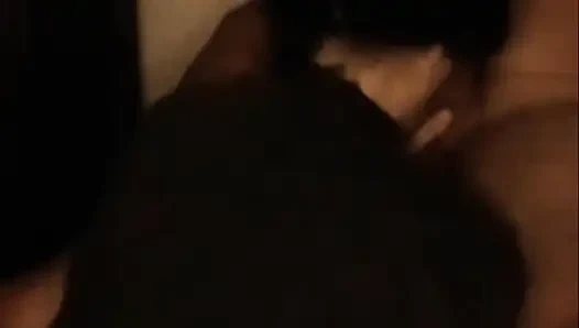 Bos membuatku memuja kontolnya setiap hari sekarang