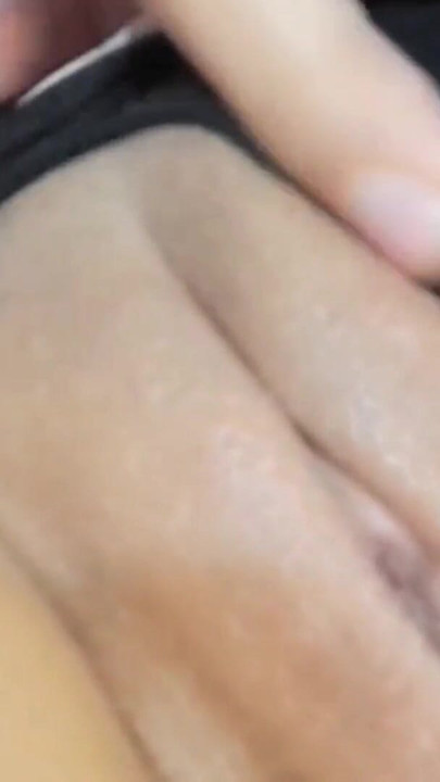 Gadis desa India lagi asik fingering memeknya dan pamer toket dan fingering memeknya di video | Klip 1