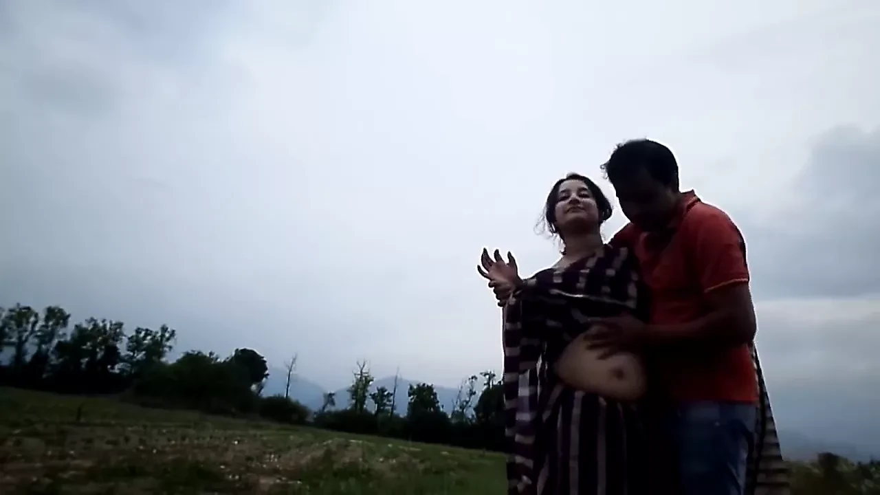 Big naval Bengali Rendi magi